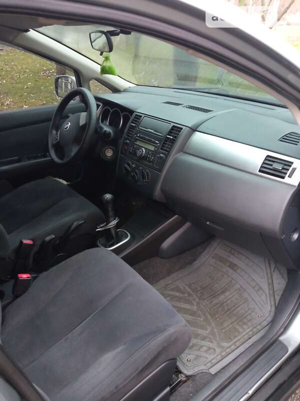 2008 nissan tiida