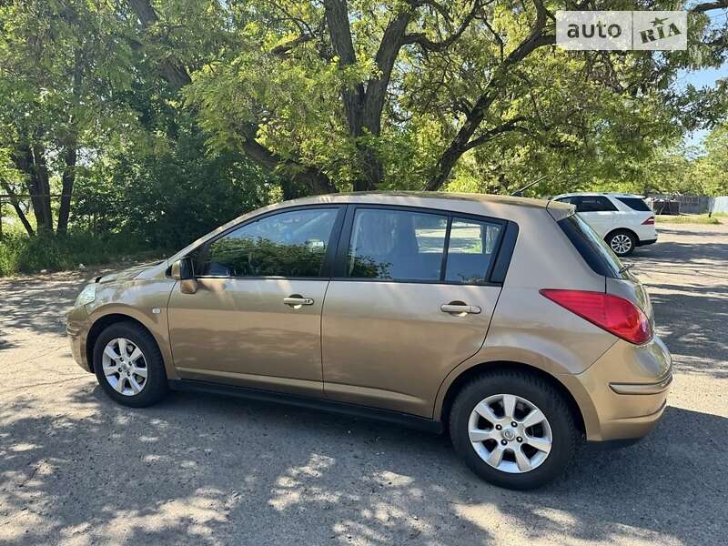 2008 nissan tiida