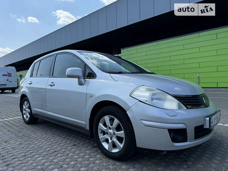 2008 nissan tiida