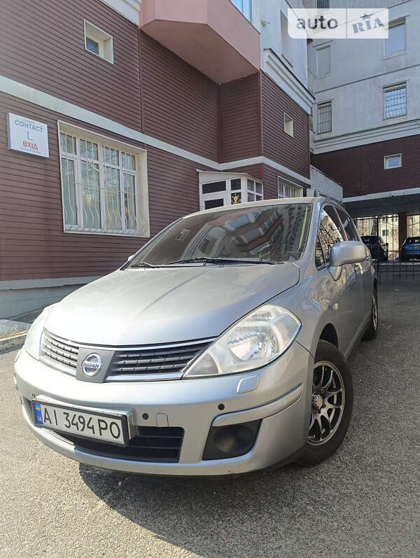 2008 nissan tiida