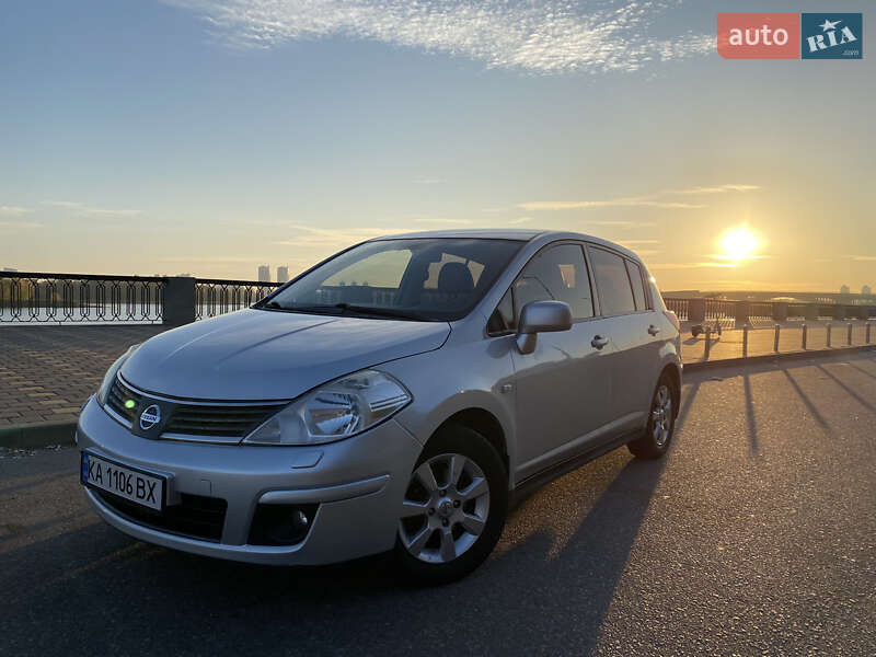 2008 nissan tiida