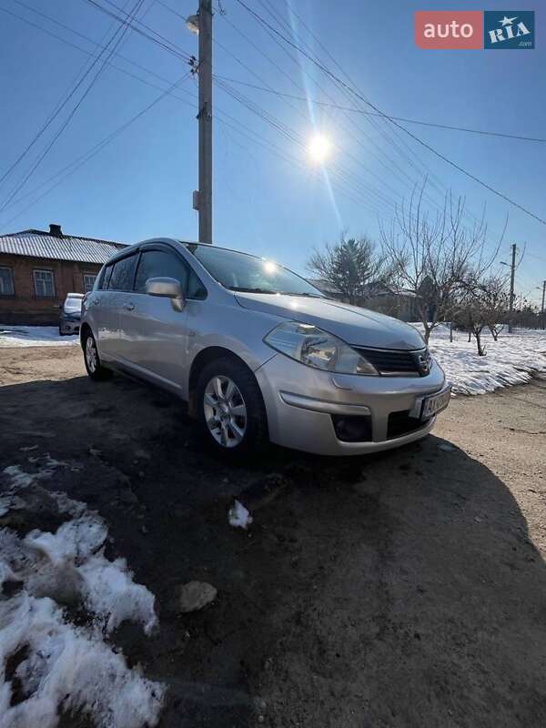 2008 nissan tiida