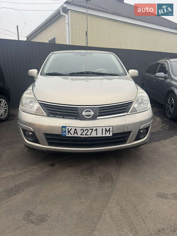 2008 nissan tiida