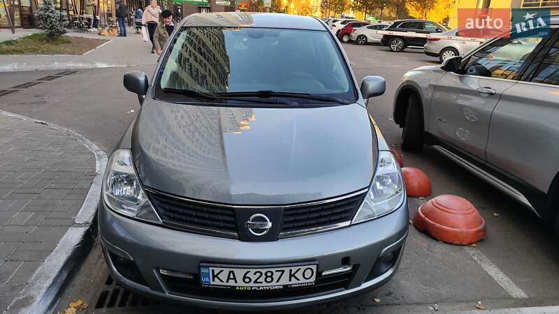 2008 nissan tiida