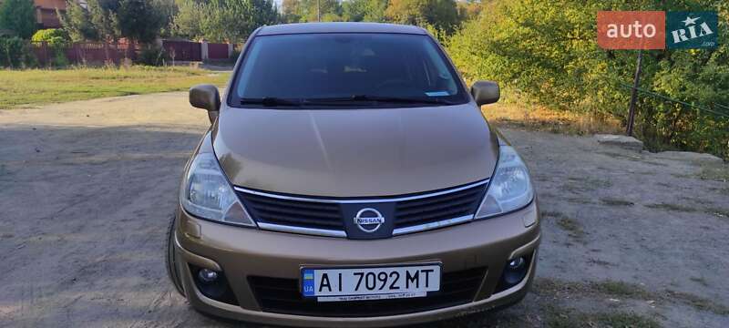 2008 nissan tiida
