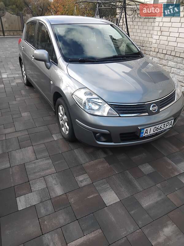 2009 nissan tiida