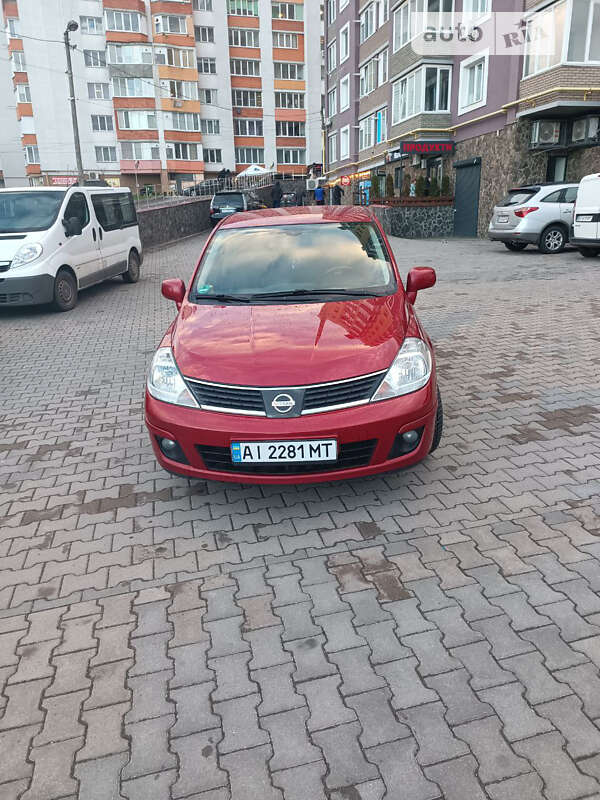 2010 nissan tiida