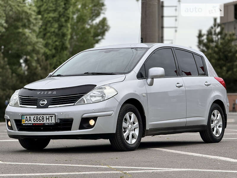 2010 nissan tiida