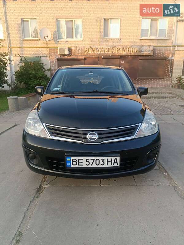 2010 nissan tiida