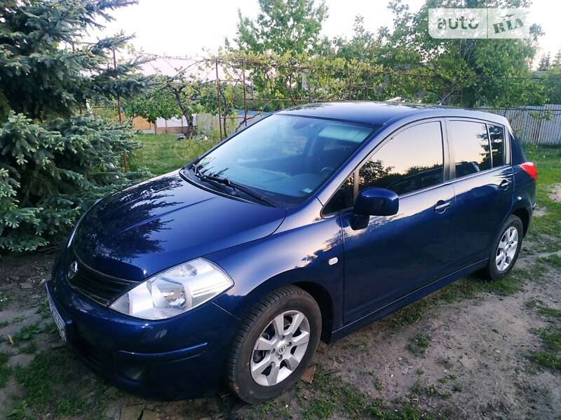 2010 nissan tiida