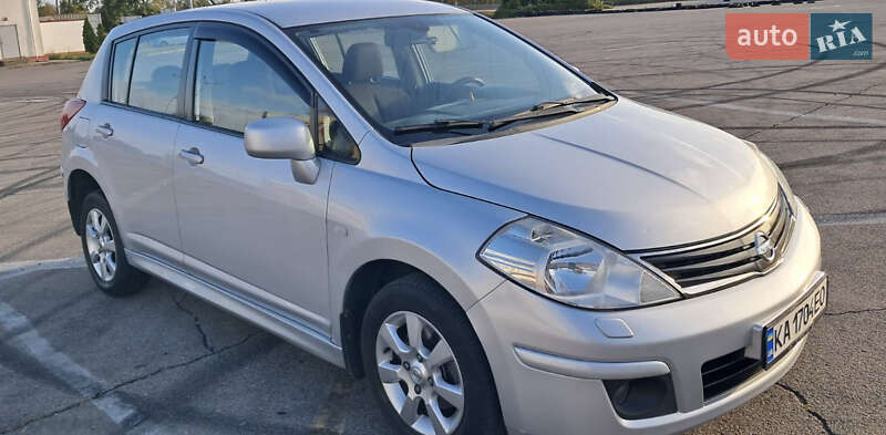 2010 nissan tiida
