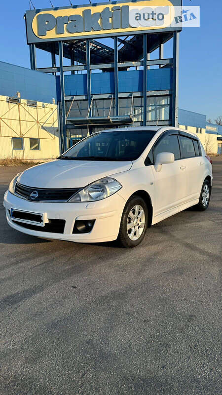 2010 nissan tiida