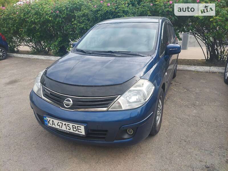 2010 nissan tiida