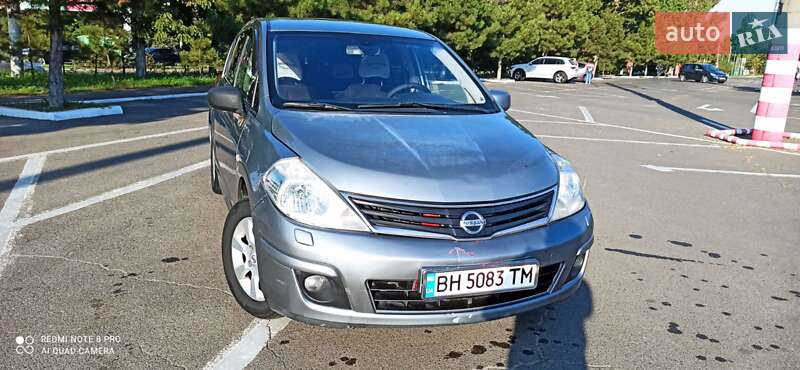 2010 nissan tiida