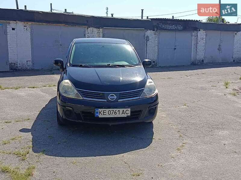 2010 nissan tiida
