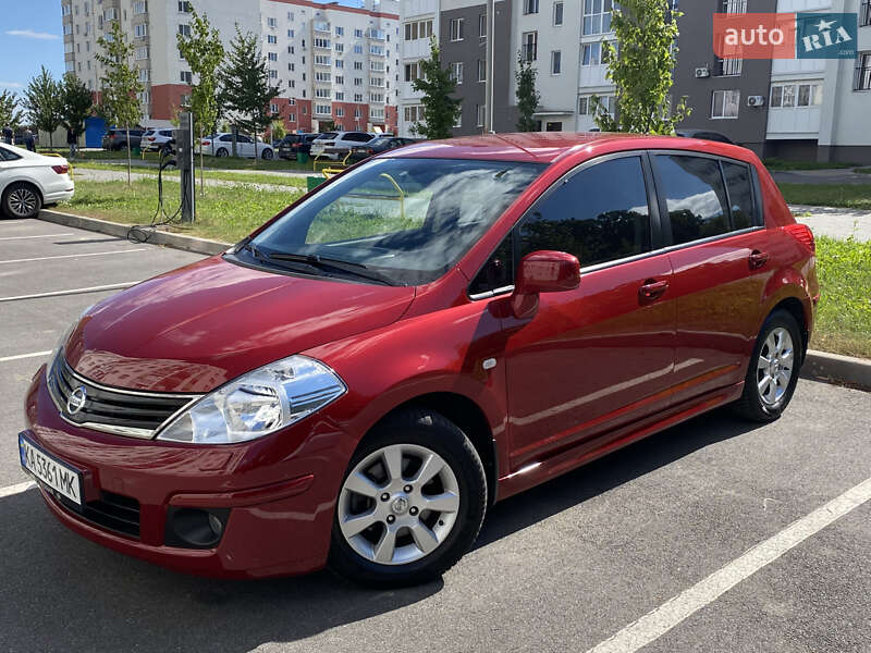 2010 nissan tiida