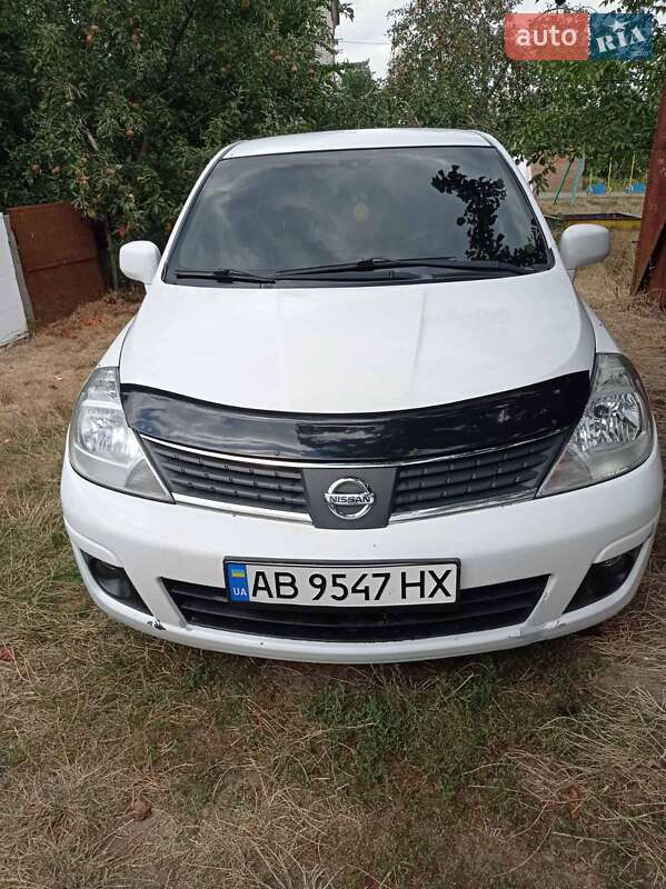 2010 nissan tiida