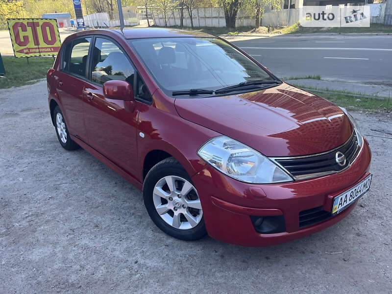 2010 nissan tiida