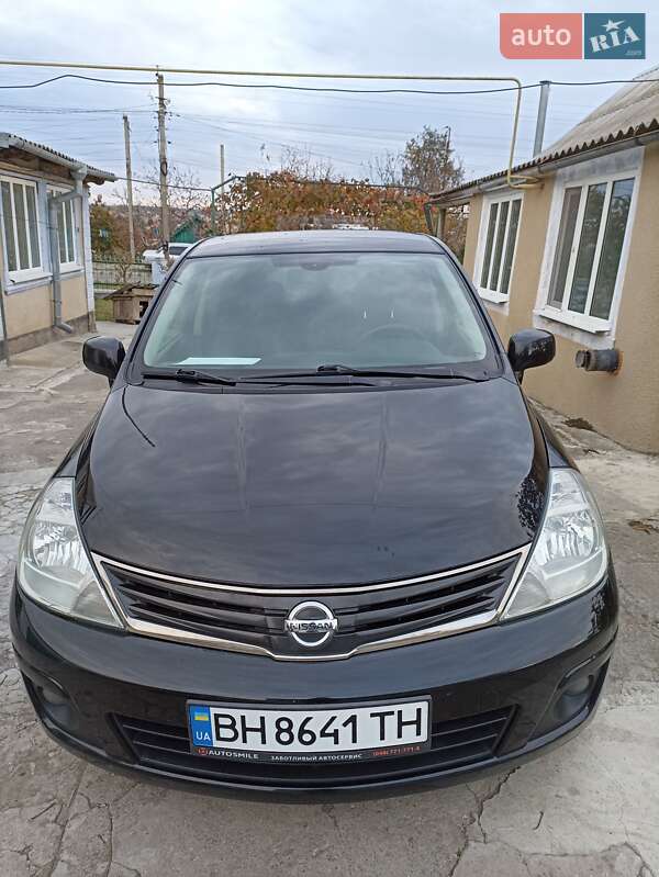 2010 nissan tiida