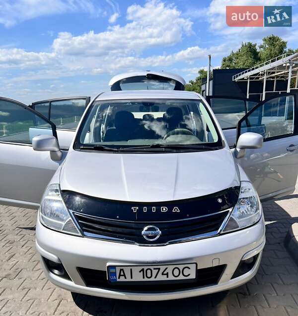 2010 nissan tiida