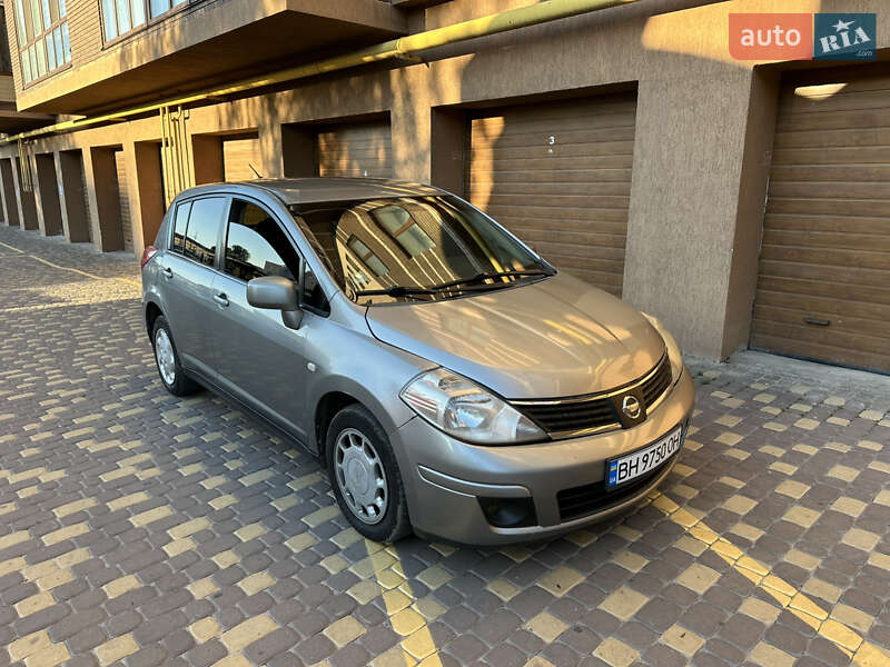 2008 nissan tiida