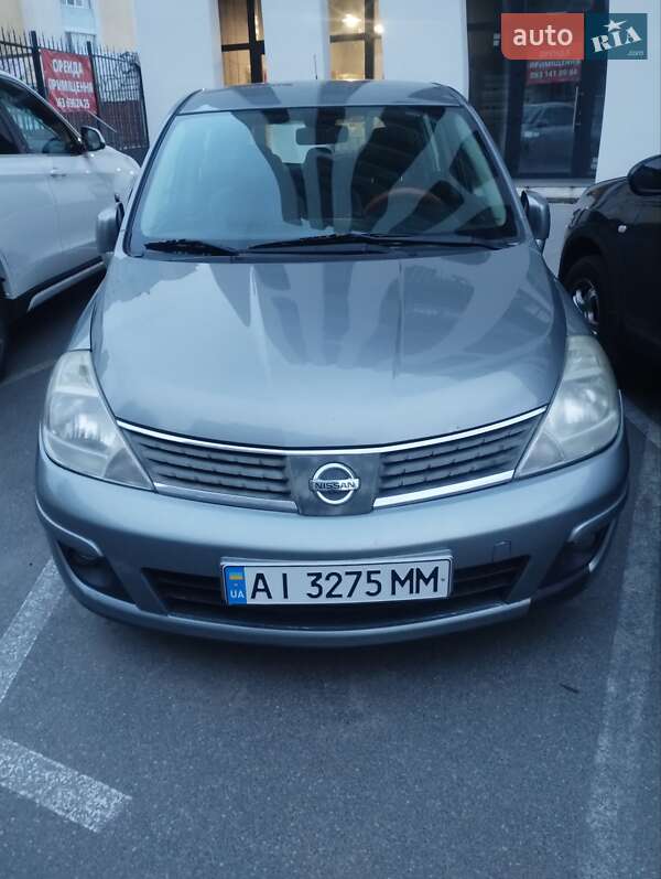 2008 nissan tiida