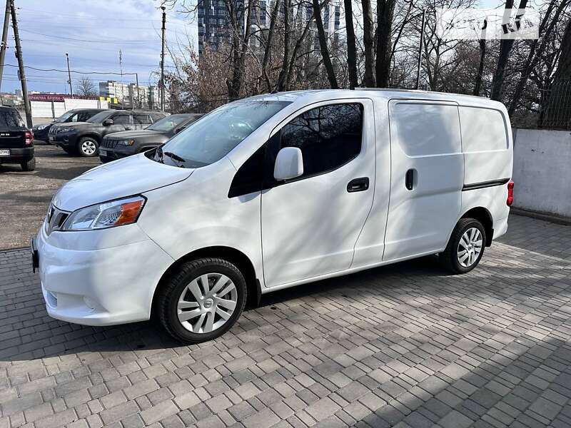 2020 nissan nv 200