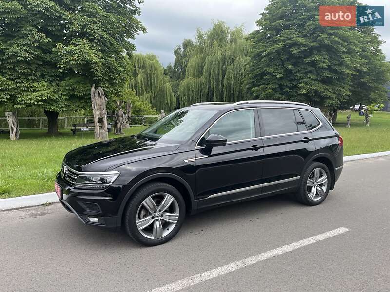 2019 VOLKSWAGEN Tiguan