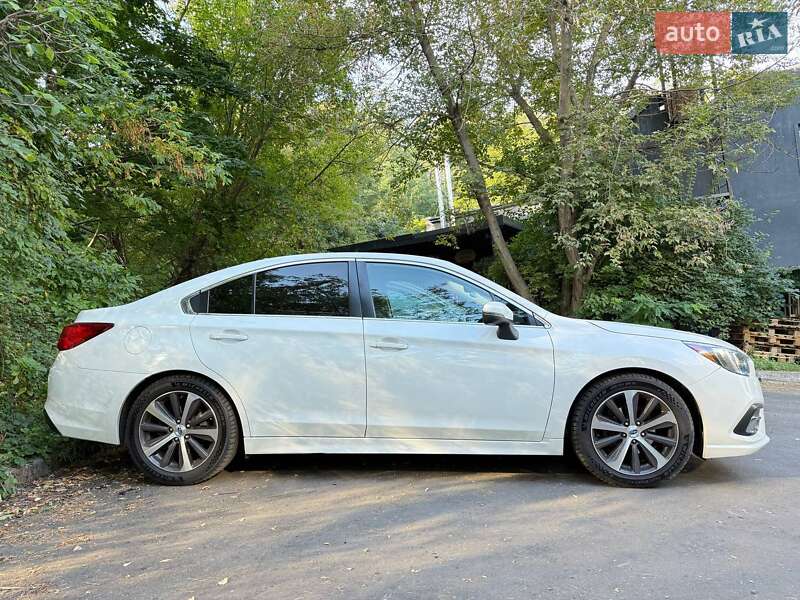 2019 subaru legacy
