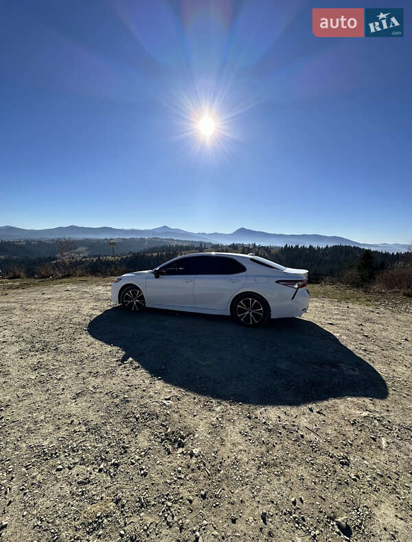 2018 toyota camry