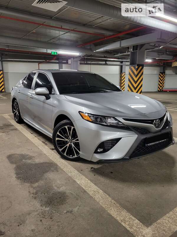 2019 toyota camry