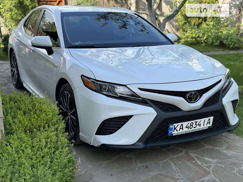 2019 toyota camry