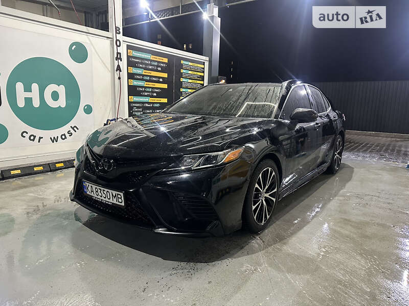 2019 toyota camry
