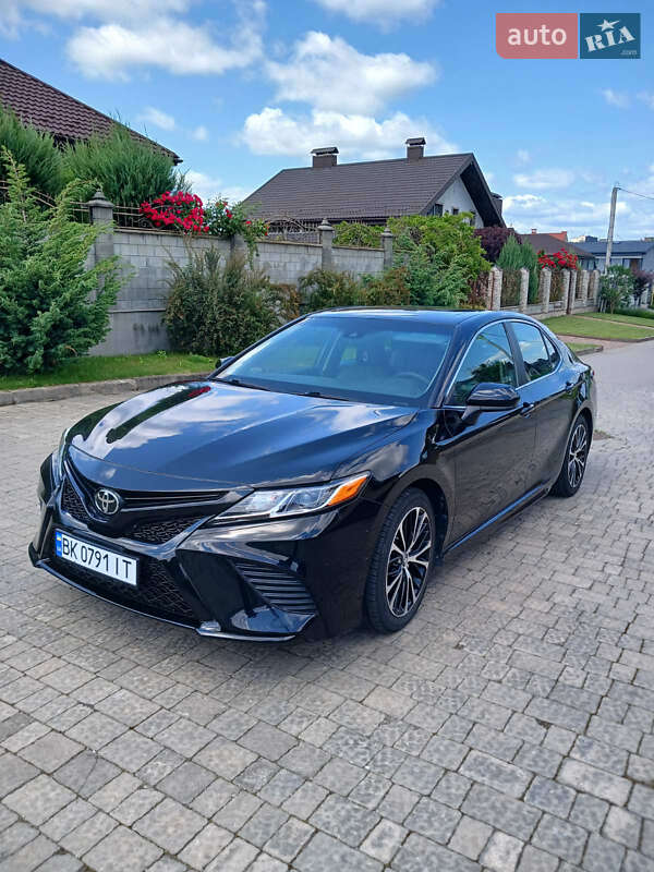 2018 TOYOTA Camry