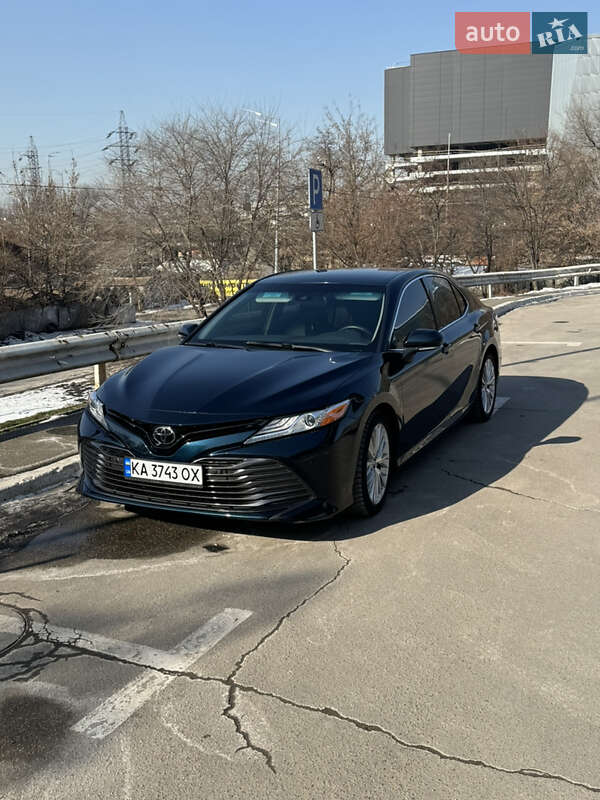 2018 TOYOTA Camry