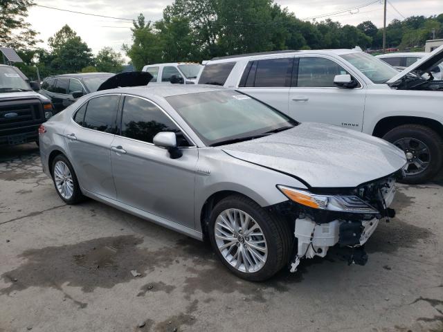 2019 toyota camry hybr