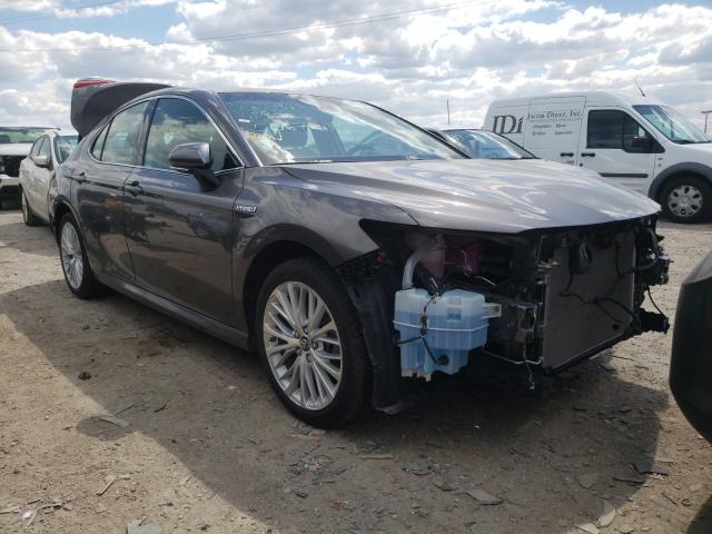 2018 toyota camry hybr