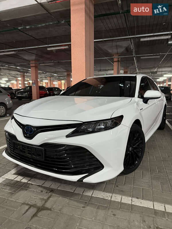 2019 toyota camry