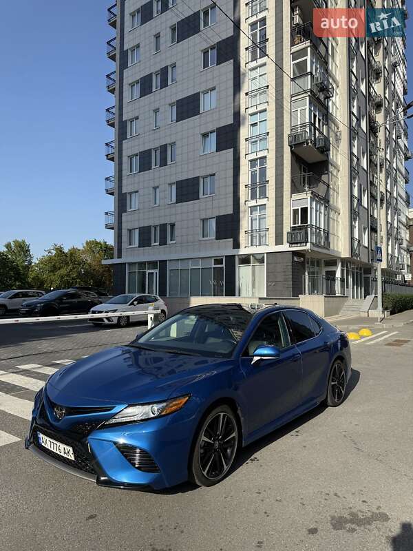 2019 toyota camry