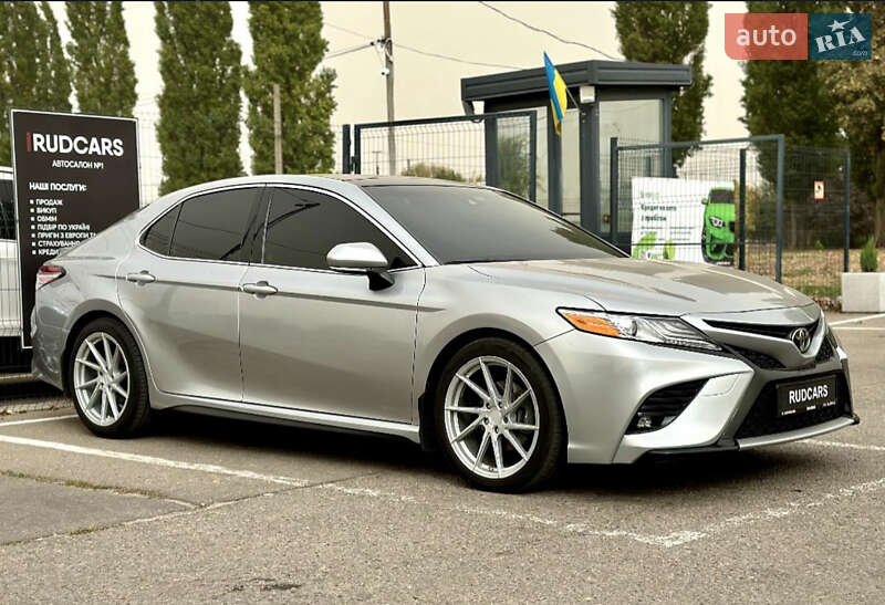 2019 toyota camry
