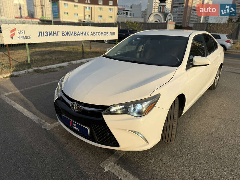 2016 toyota camry