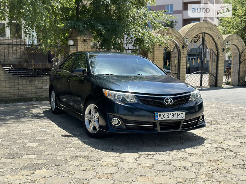 2013 toyota camry