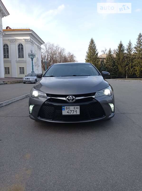 2016 toyota camry