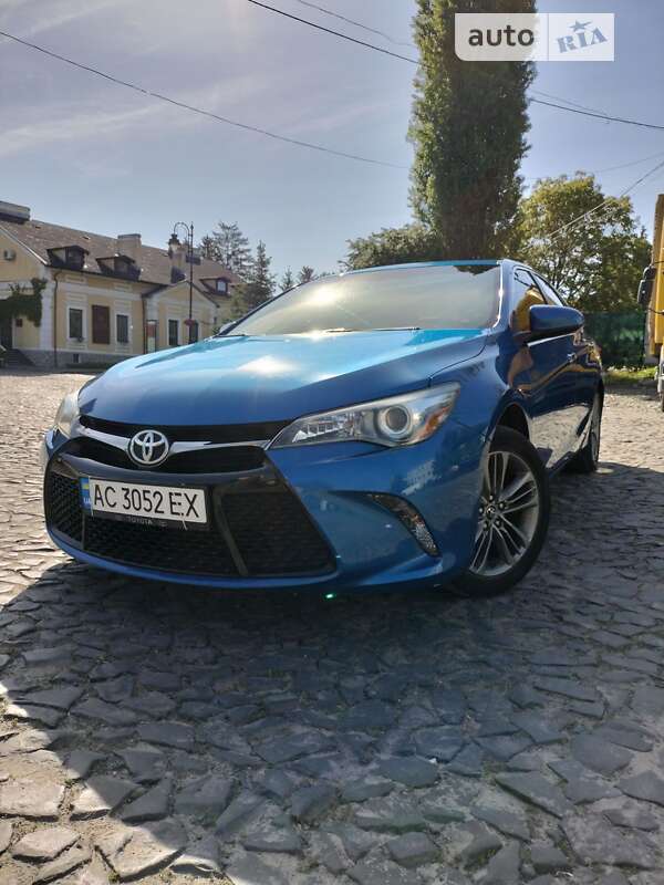 2016 toyota camry