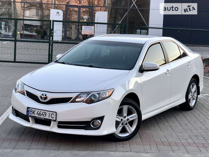2014 toyota camry