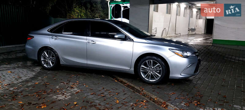 2016 toyota camry