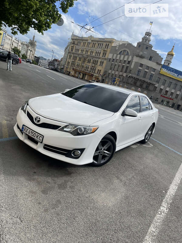 2012 toyota camry