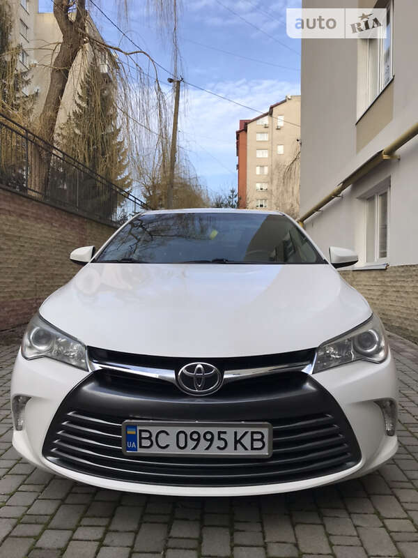2016 toyota camry