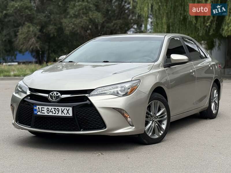 2016 TOYOTA Camry