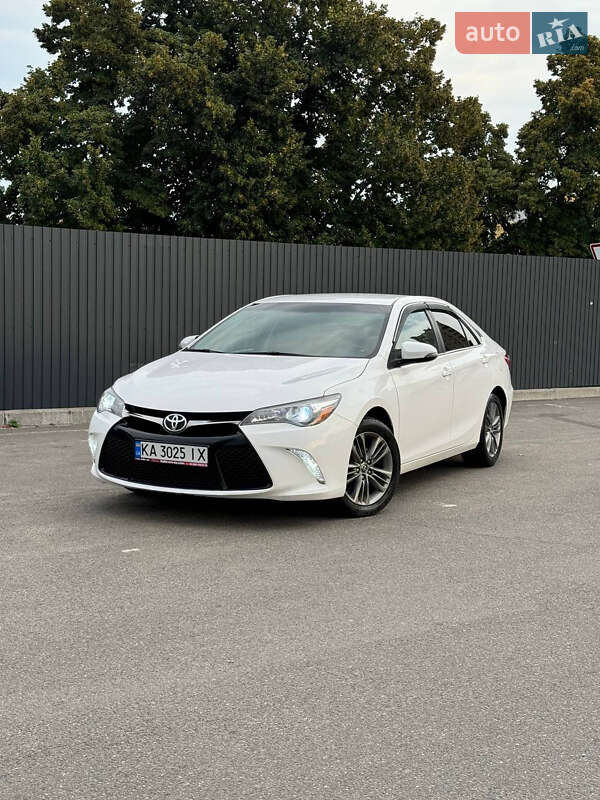 2016 toyota camry
